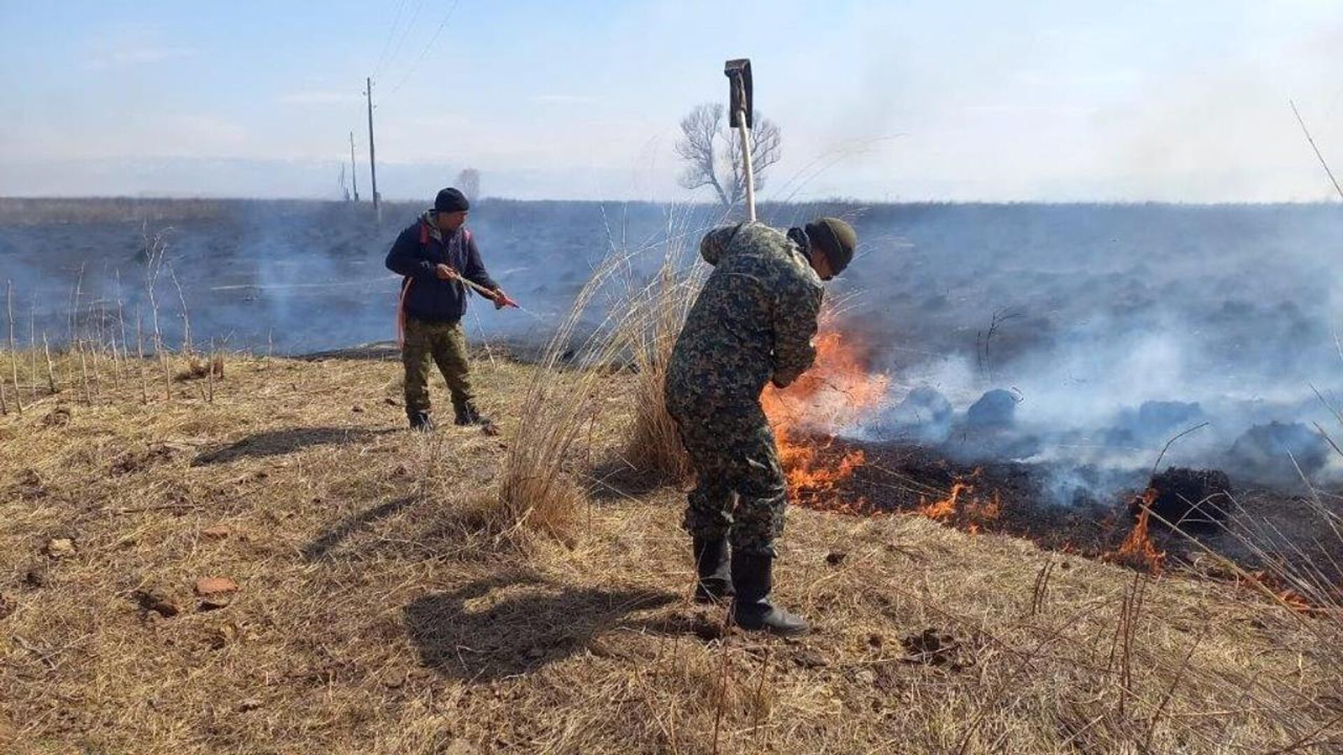 Степь горит в Восточном Казахстане на площади 30 га - Sputnik Казахстан, 1920, 24.04.2023
