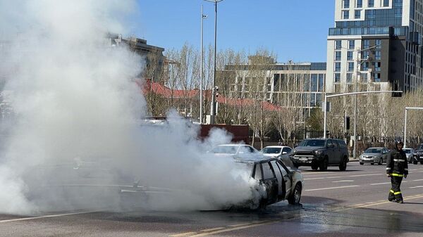 Автомобиль горел на левобережье столицы - Sputnik Казахстан
