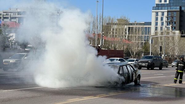 Автомобиль горел на левобережье столицы - Sputnik Қазақстан