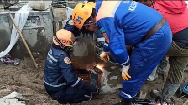 Алматы облысында құрылысшының аяғы бетон араластырғышқа қысылып қалды  - Sputnik Қазақстан