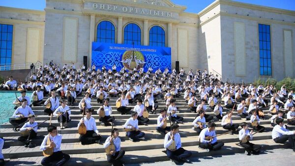 6000 домбристов приняли участие в мероприятии Dombyra party в Актюбинской области - Sputnik Казахстан
