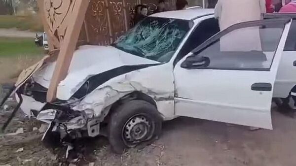 Шесть человек пострадали в аварии, когда автомобиль врезался в остановку на трассе в Алматинской области  - Sputnik Казахстан