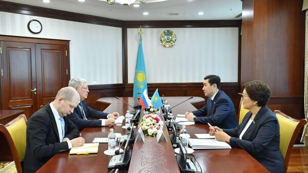 Спикер мажилиса и посол России в Казахстане обсудили сотрудничество - Sputnik Казахстан