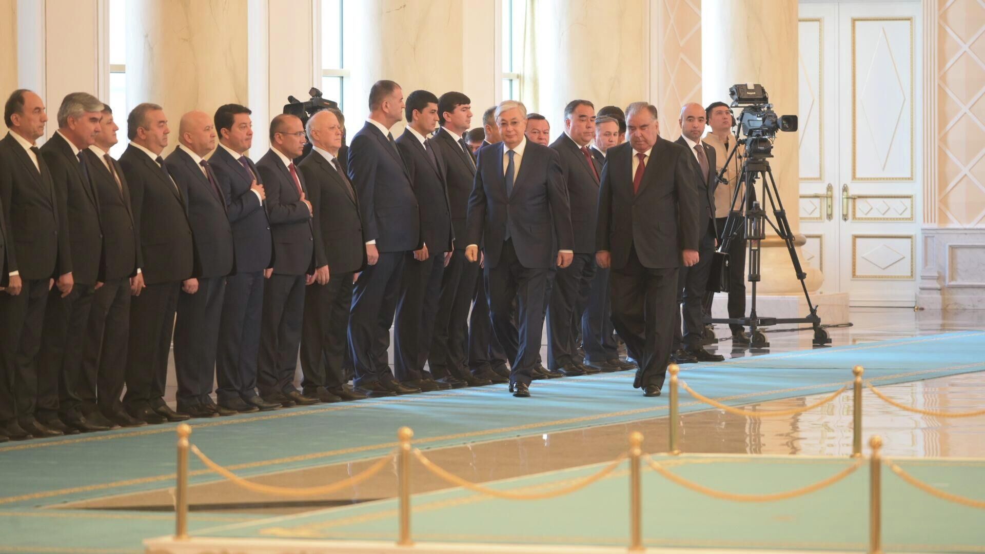 Глава государства Касым-Жомарт Токаев встретил президента Таджикистана Эмомали Рахмона - Sputnik Казахстан, 1920, 04.05.2023