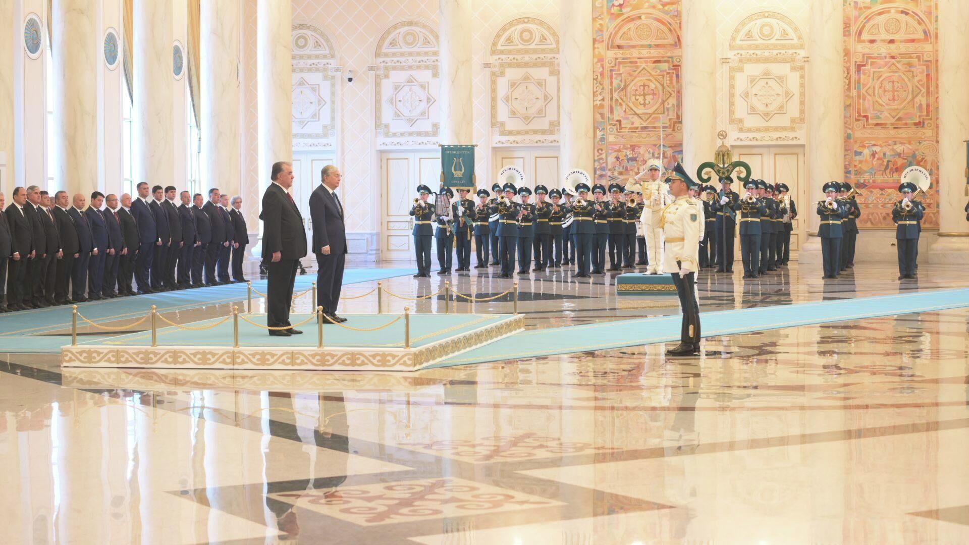 Глава государства Касым-Жомарт Токаев встретил президента Таджикистана Эмомали Рахмона - Sputnik Казахстан, 1920, 04.05.2023
