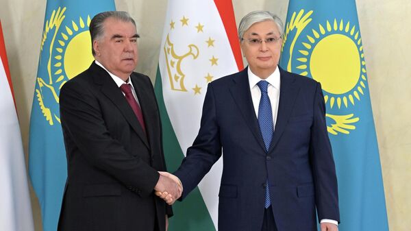 Президенты Казахстана и Таджикистана провели переговоры в узком составе - Sputnik Казахстан