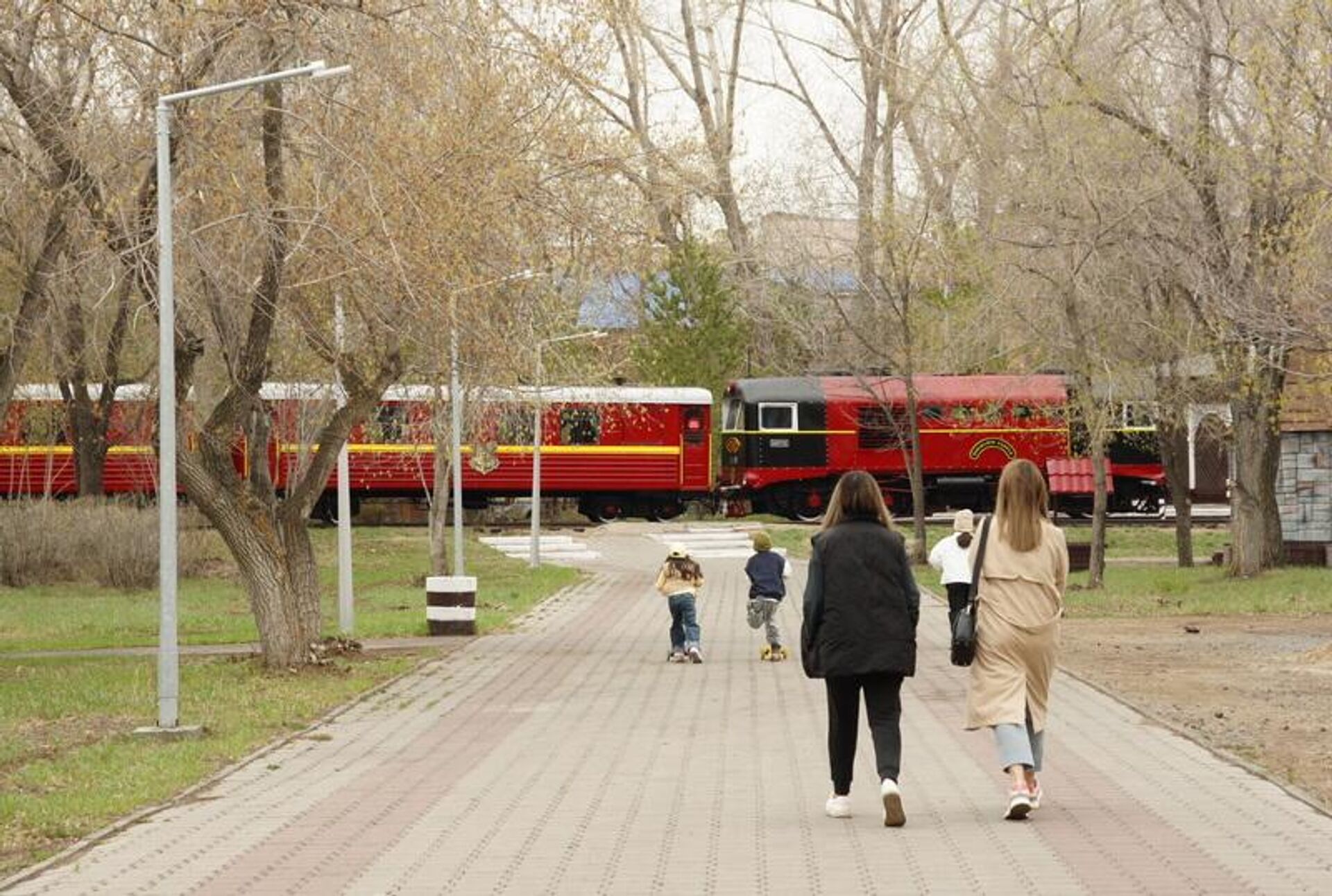 Карагандинская детская железная дорога открыла сезон - Sputnik Казахстан, 1920, 05.05.2023