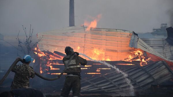 Крупный пожар в Петропавловске  - Sputnik Казахстан