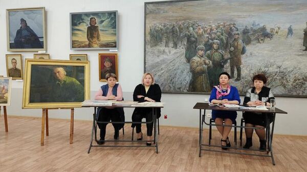 Карагандинскому музею подарили картины Владимира Ворохобина - Sputnik Казахстан