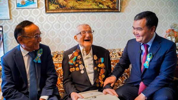 Аким Астаны поздравил ветеранов с Днём Победы - Sputnik Казахстан