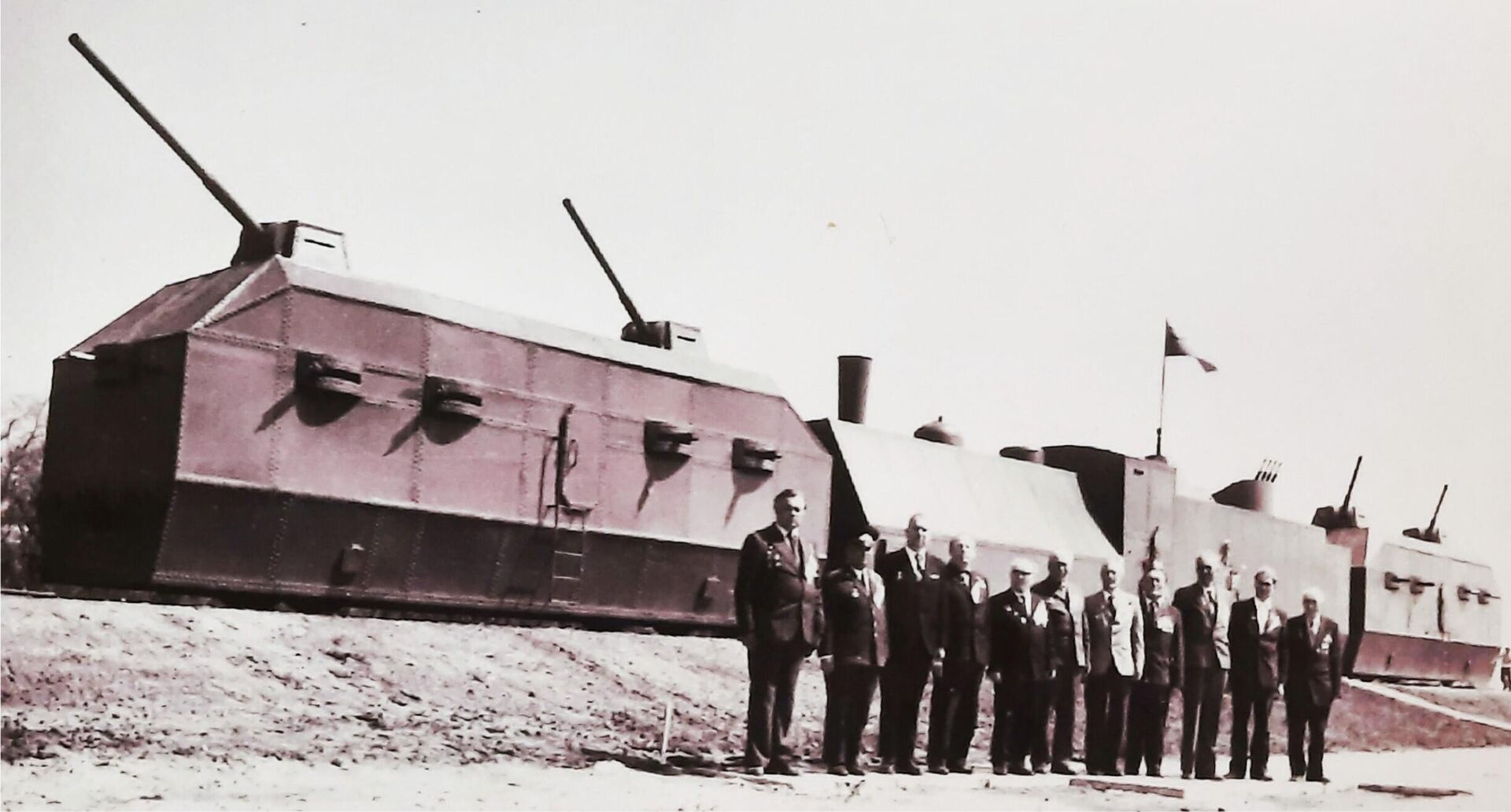Памятник  - макет 56-го бронепоезда - Sputnik Казахстан, 1920, 09.05.2023