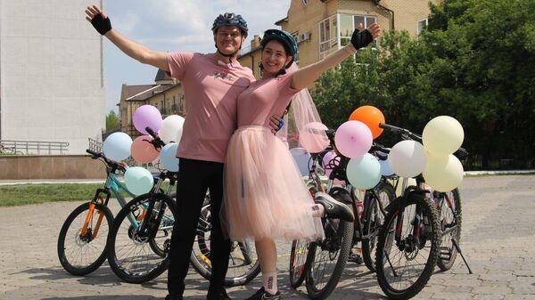 Первая в стране велосвадьба прошла в Петропавловске - Sputnik Казахстан