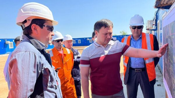 Вице-министр энергетики РК Асхат Хасенов посетил месторождения Западно-Казахстанской области - Sputnik Казахстан
