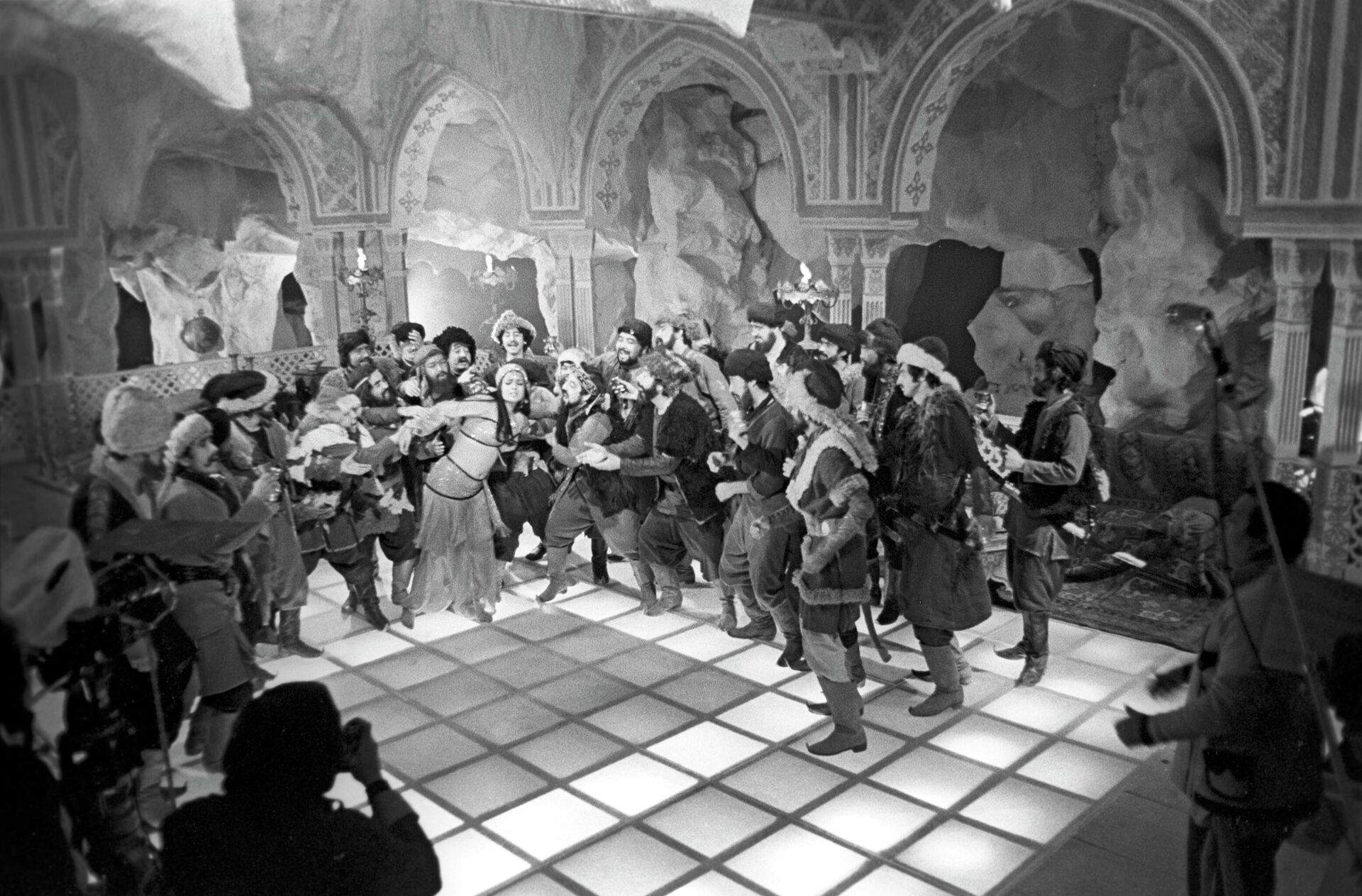 Кадр из советско-индийского фильма Али-баба и сорок разбойников - Sputnik Казахстан, 1920, 27.05.2023