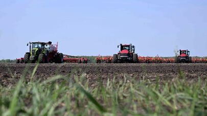Глава государства осмотрел посевные площади ТОО "Дайындык-Агро" и ознакомился с ходом весенне-посевной кампании