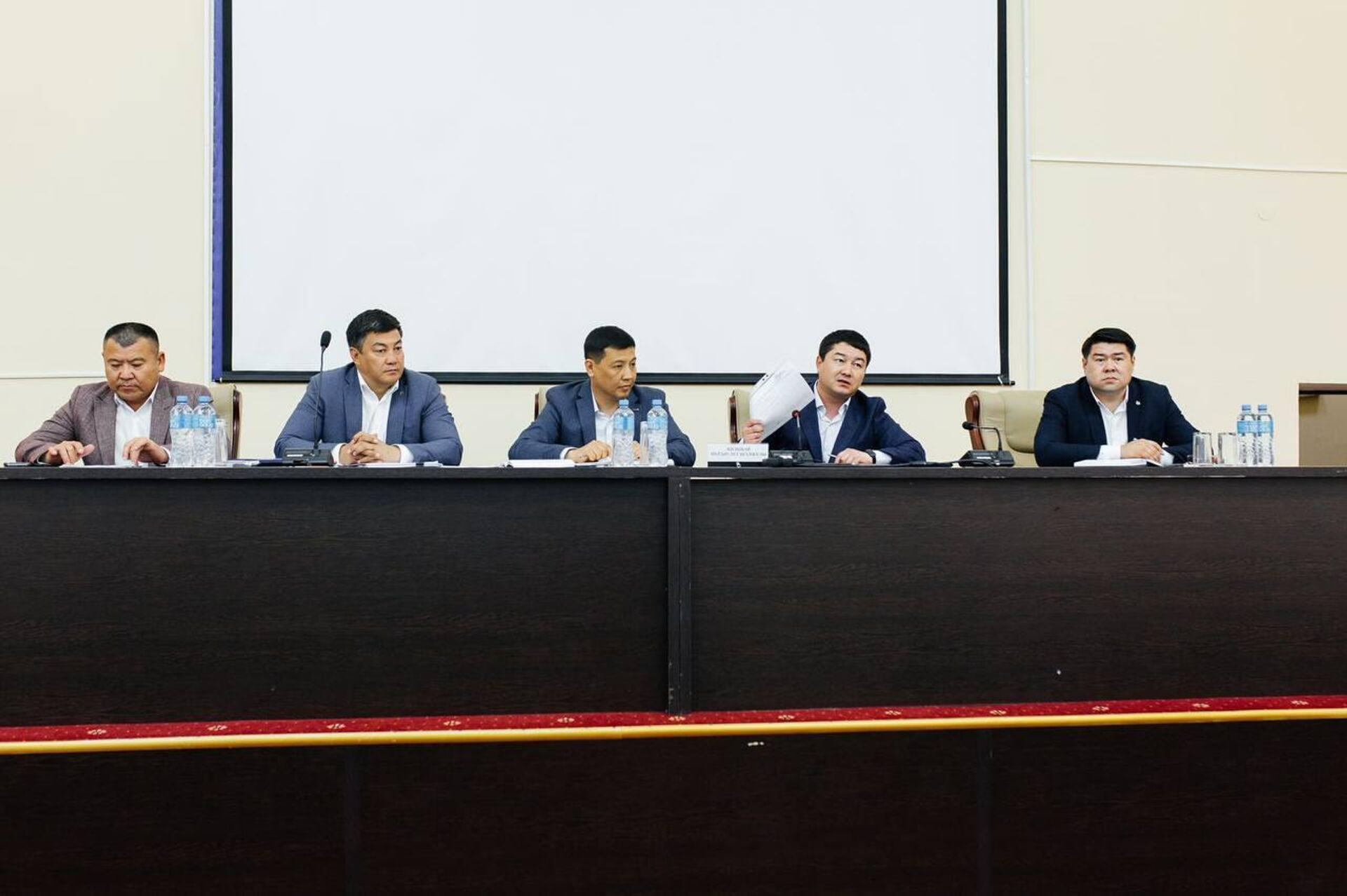 Руководители АО Озенмунайгаз в Жанаозене встретились с бывшими работниками ТОО БерАли Мангистау Company, устраивавшими манифестацию у здания Минэнерго в Астане - Sputnik Казахстан, 1920, 30.05.2023