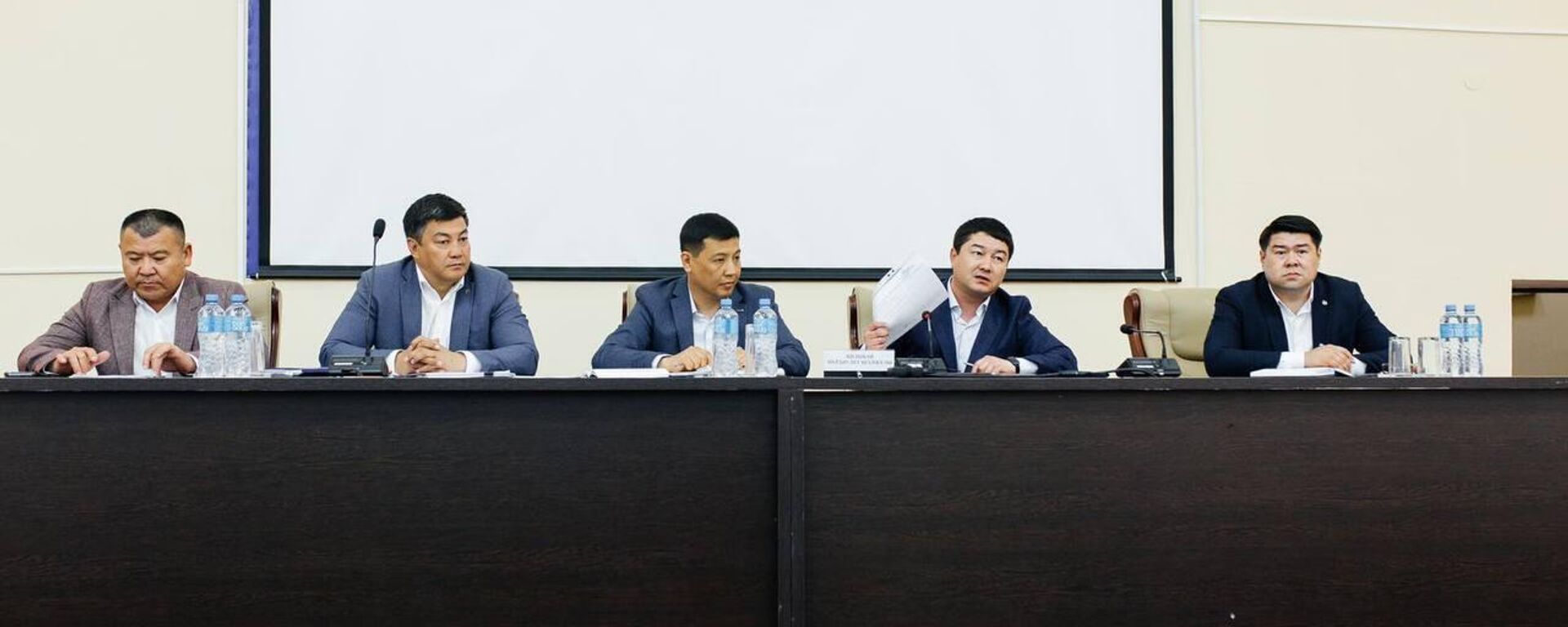 Руководители АО Озенмунайгаз в Жанаозене встретились с бывшими работниками ТОО БерАли Мангистау Company, устраивавшими манифестацию у здания Минэнерго в Астане - Sputnik Казахстан, 1920, 31.05.2023