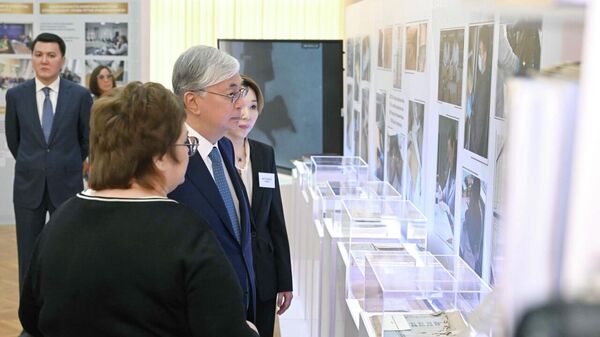 Президент ознакомился с работой Центра по изучению материалов политических репрессий ХХ века - Sputnik Казахстан