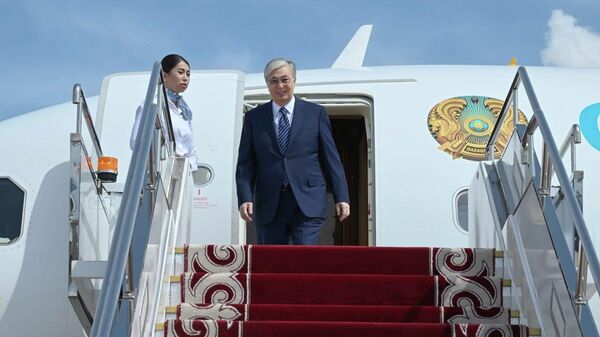 Глава государства Касым-Жомарт Токаев прибыл с рабочим визитом в Чолпон-Ату (Кыргызстан)  - Sputnik Қазақстан