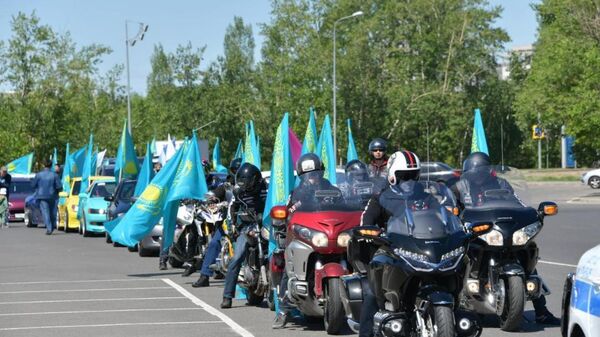 Мотопробег в День госсимволов прошел в Астане - Sputnik Казахстан