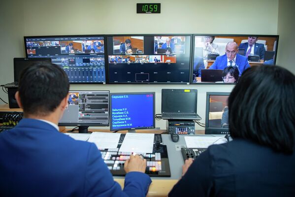 Технологии нашего времени позволяют следить за тем, как работают депутаты онлайн, в режиме реального времени. - Sputnik Казахстан