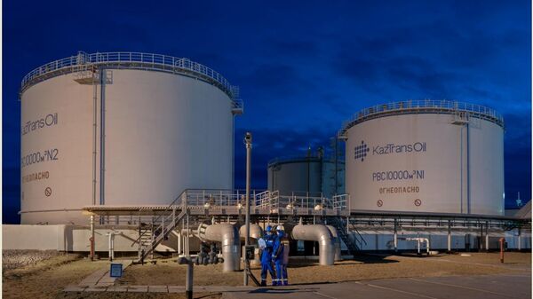 Резервуары для хранения нефти КазТрансОйл - Sputnik Казахстан