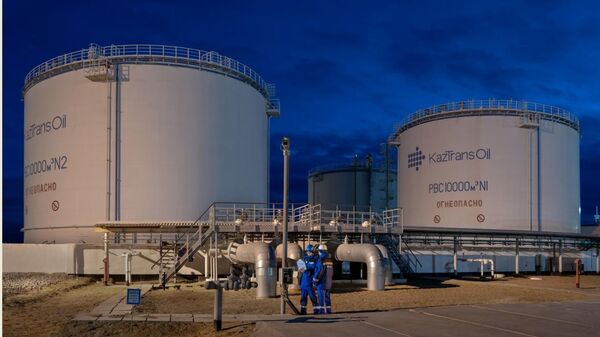 Резервуары для хранения нефти КазТрансОйл - Sputnik Казахстан