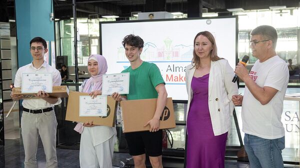 Награждение победителей мейкатона TOM: Almaty - Sputnik Казахстан