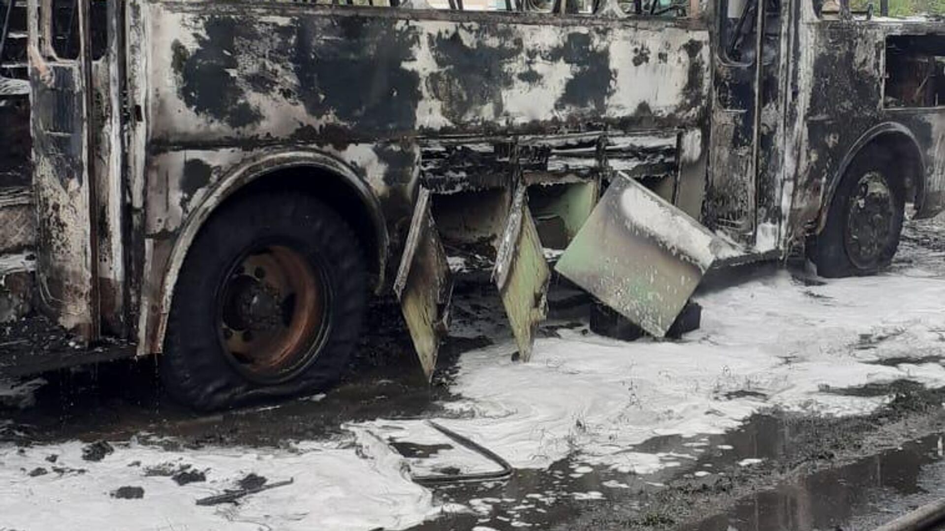 Водитель сгоревшего в Уральске автобуса, в котором были дети, отделается  штрафом - 14.06.2023, Sputnik Казахстан