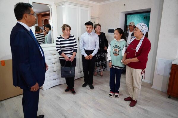По поручению президента РК, семьям погибших в результате лесных пожаров в области Абай, оказывается всесторонняя поддержка.  - Sputnik Казахстан