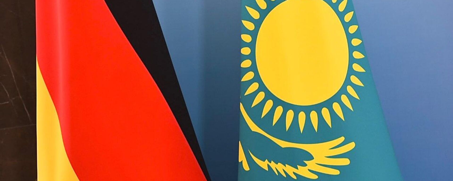 Флаги Казахстана и Германии Флаги Казахстана и Германии - Sputnik Казахстан, 1920, 20.06.2023