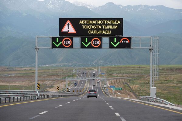 Протяженность БАКАД – 66 километров, это дорога первой категории, имеющая по три полосы с каждой стороны с ограничением скорости в 120 километров в час.  - Sputnik Казахстан