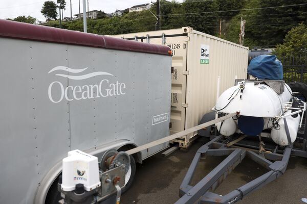 Любитель морских приключений Стоктон Раш основал OceanGate в 2009 году.На фото: трейлер с логотипом Ocean Gate на лодочной верфи порта в Эверетте, штат Вашингтон. - Sputnik Казахстан