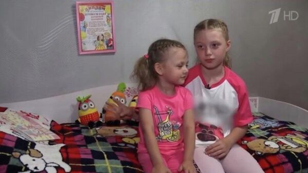 Девочка подала сигнал о помощи прямо во время репортажа передачи Мужское и Женское на Первом - Sputnik Казахстан