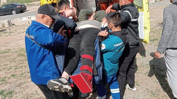 Павлодарским спасателям пришлось в горах оказывать медицинскую помощь молодому карагандинцу - Sputnik Казахстан