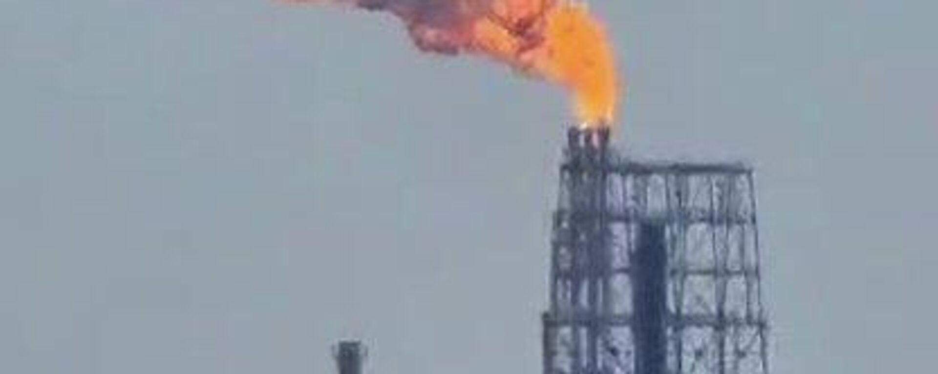 Пожар на Атырауском нефтеперерабатывающем заводе - Sputnik Казахстан, 1920, 03.07.2023