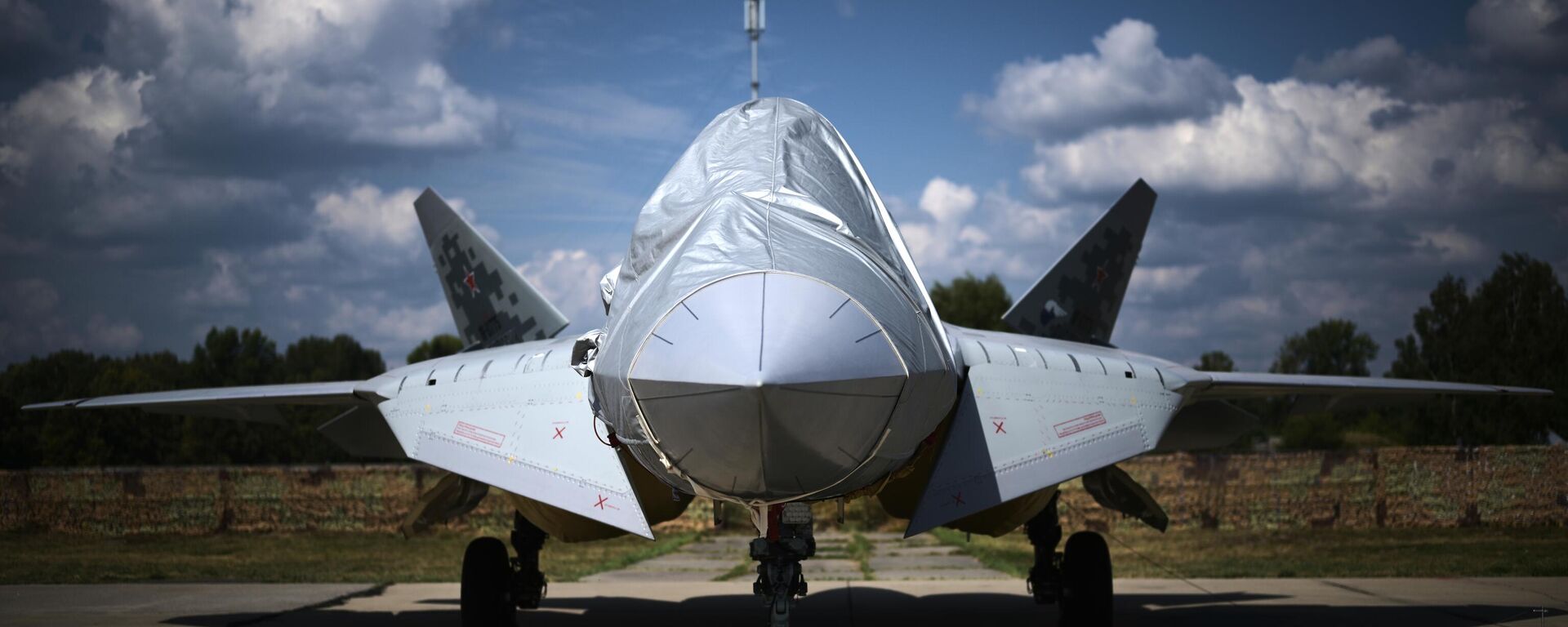 Многофункциональные истребители пятого поколения Су-57  - Sputnik Казахстан, 1920, 16.05.2024