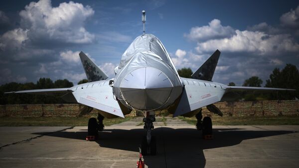 Многофункциональные истребители пятого поколения Су-57  - Sputnik Казахстан