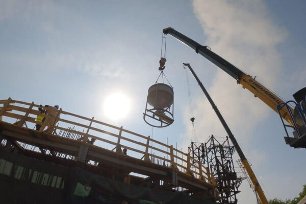 Новая дымовая труба ТЭЦ 2 Петропавловска набирает высоту - Sputnik Казахстан
