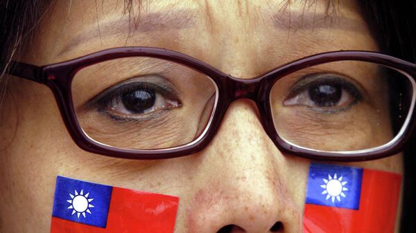 Лицо женщины с флагами Тайваня, архивное фото - Sputnik Казахстан