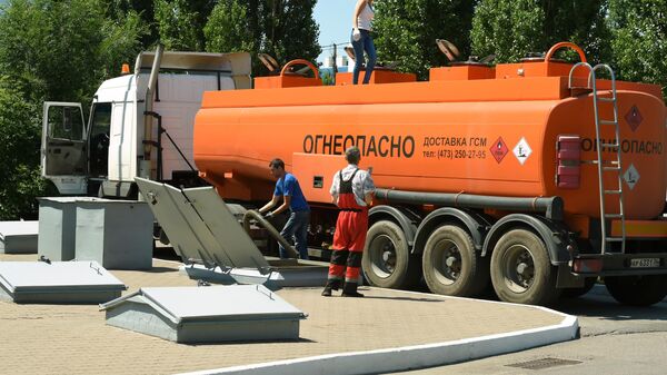 Автоцистерна по доставке бензина - Sputnik Казахстан