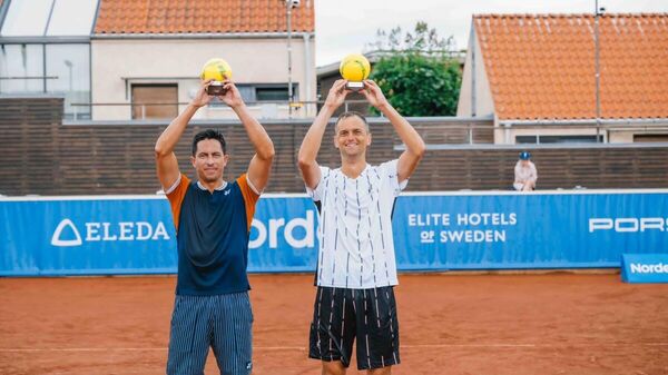 Александр Недовесов вместе с эквадорцем Гонсало Эскобаром стал чемпионом турнира серии ATP 250 - Sputnik Қазақстан