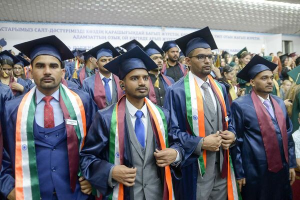 Первый выпуск студентов-медиков из Индии состоялся в Северо-Казахстанском университете - Sputnik Казахстан