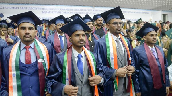 Первый выпуск студентов-медиков из Индии состоялся в Северо-Казахстанском университете - Sputnik Казахстан