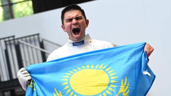 Казахстанский фехтовальщик Руслан Курбанов сотворил историю на чемпионате мира в Милане - Sputnik Казахстан