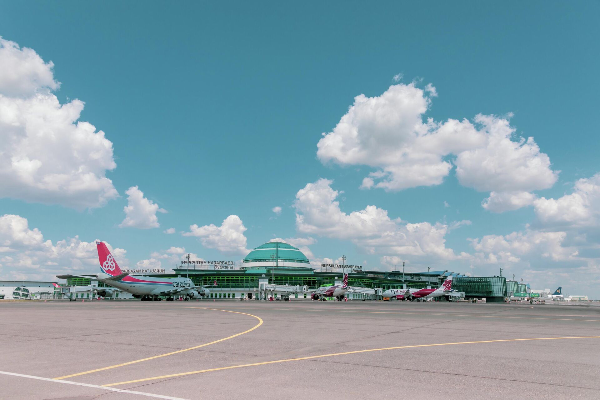 Международный аэропорт Нурсултан Назарбаев. Аэропорт Астаны сверху. Аэропорт Астана фото. Аэропорт Астана фото внутри. Астана сколько аэропортов