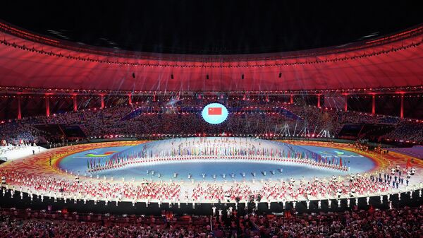 Делегация Китая принимает участие в параде спортсменов во время церемонии открытия Всемирных студенческих игр FISU в Чэнду, провинция Сычуань на юго-западе Китая, 28 июля 2023 года. CNS/
AFP - Sputnik Казахстан