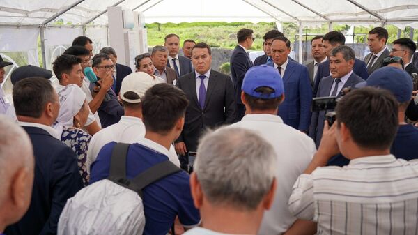 Премьер-министр Казахстана встретился с аграриями Жамбылской области  - Sputnik Казахстан