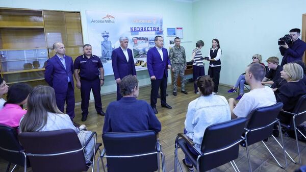 Алихан Смаилов встретился с семьями погибших горняков и посетил пострадавших шахтеров - Sputnik Қазақстан