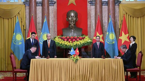 Церемония подписания документов в Ханое прошла в присутствии президентов Казахстана и Вьетнама  - Sputnik Казахстан